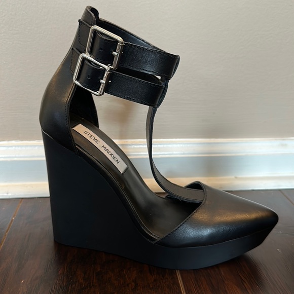 Steve Madden Black Leather Wedge Heels size 6 - Picture 1 of 6